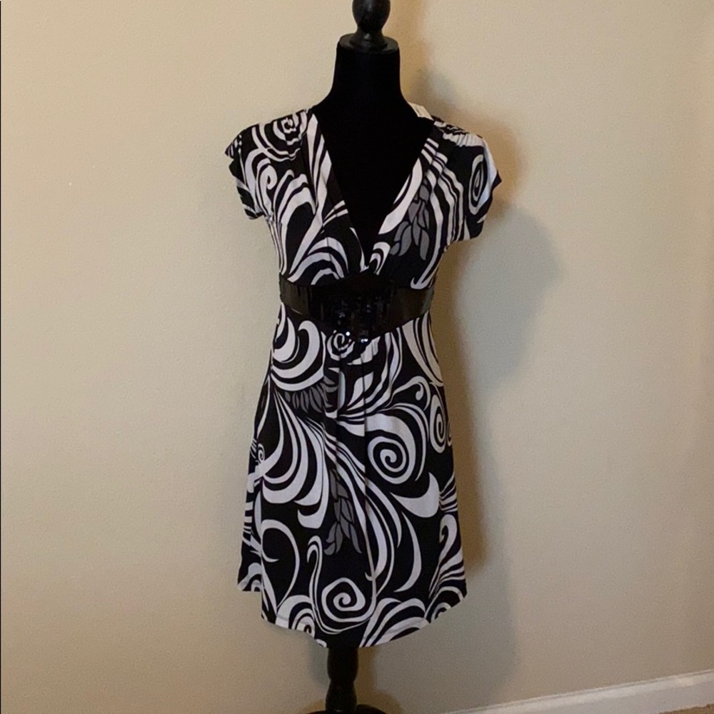 NWT 70’s vibe Dress with sequins accents great for Halloween costumes
